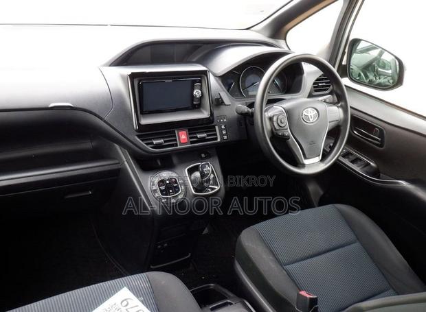 Toyota Noah 2021 Silver