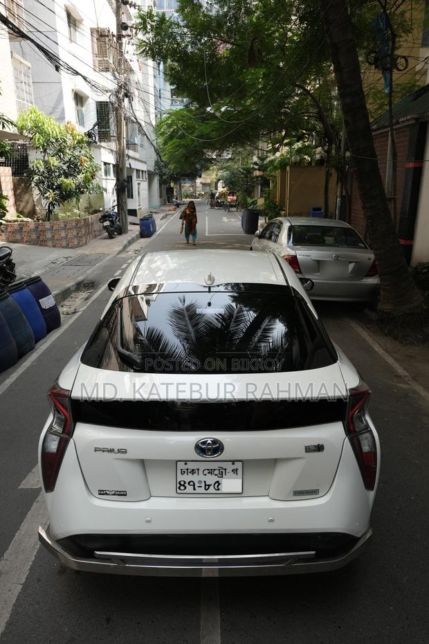 Toyota Prius One 2017 Pearl