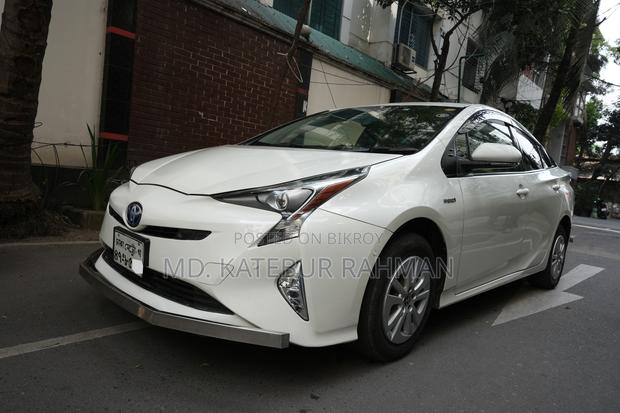Toyota Prius One 2017 Pearl