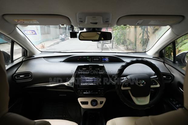 Toyota Prius One 2017 Pearl