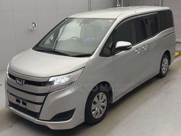 Toyota Noah 2021 Silver