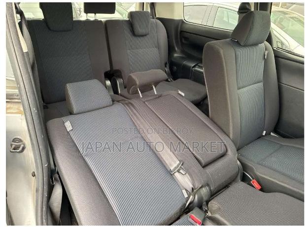 Toyota Noah 2021 Silver