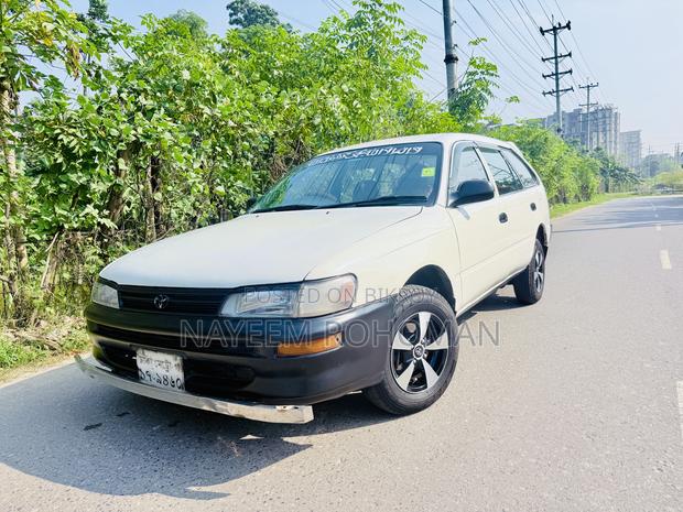 Toyota Corolla Sedan 2001 White