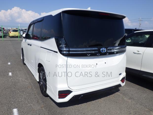Toyota Voxy Hybrid S-Z 2WD 7-Seater 2024 Pearl