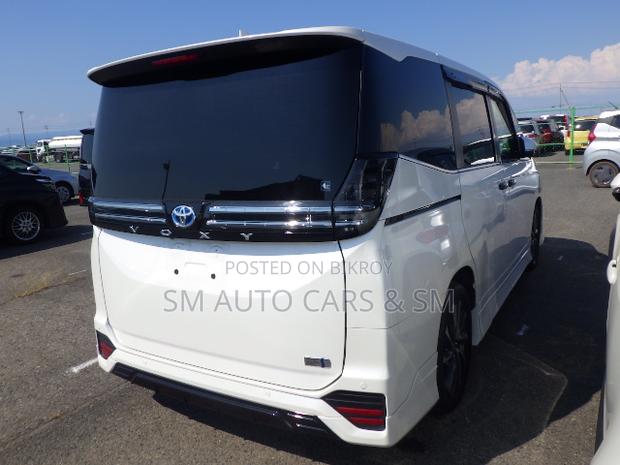 Toyota Voxy Hybrid S-Z 2WD 7-Seater 2024 Pearl