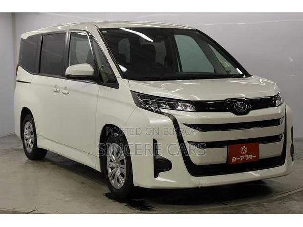 Toyota Noah 2022 White