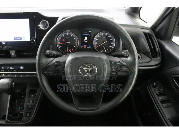 Toyota Noah 2022 White