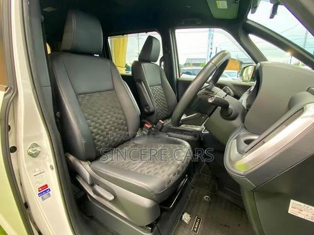 Toyota Voxy 2022 Pearl