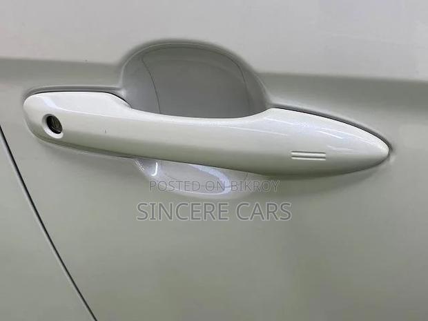 Toyota Voxy 2022 Pearl