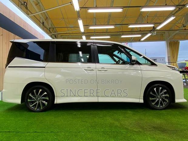 Toyota Voxy 2022 Pearl
