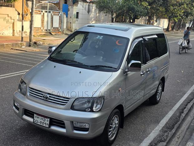 Toyota Noah 2.0 AWD (8 Seater) 2001 Silver