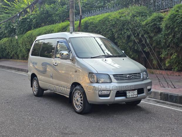 Toyota Noah 2.0 AWD (8 Seater) 2001 Silver