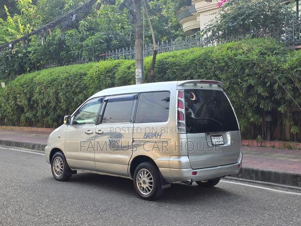 Toyota Noah 2.0 AWD (8 Seater) 2001 Silver