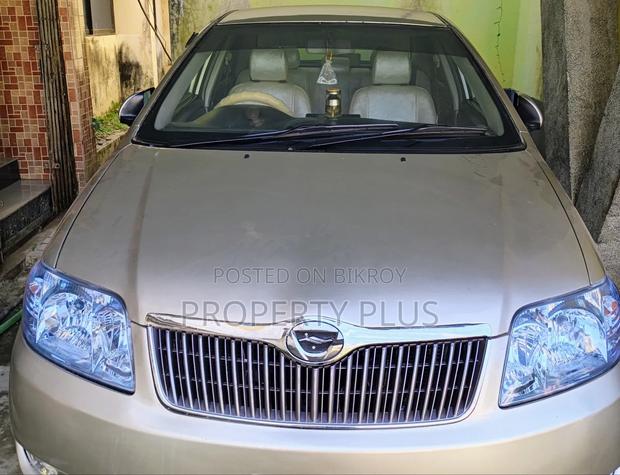 Toyota Corolla Sedan 2004 Gold