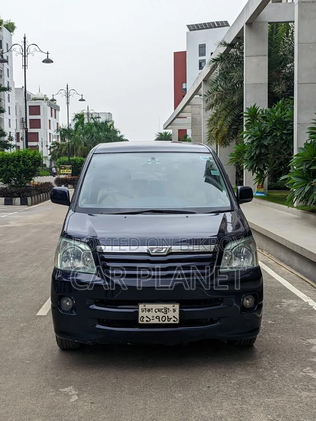 Toyota Noah 2003 Blue