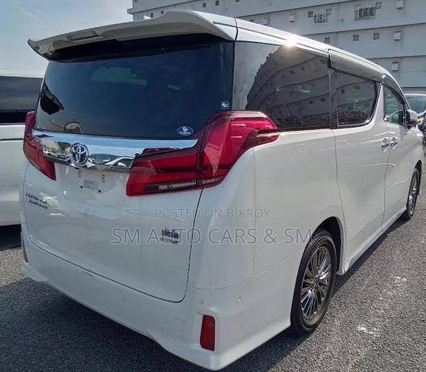 Toyota Alphard 2022 Pearl
