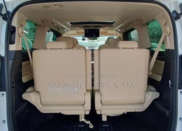 Toyota Alphard 2022 Pearl