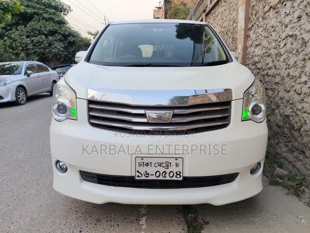 Toyota Noah 2010 Pearl