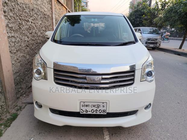 Toyota Noah 2010 Pearl