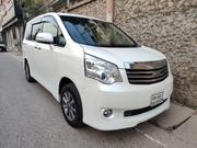 Toyota Noah 2010 Pearl for sale
