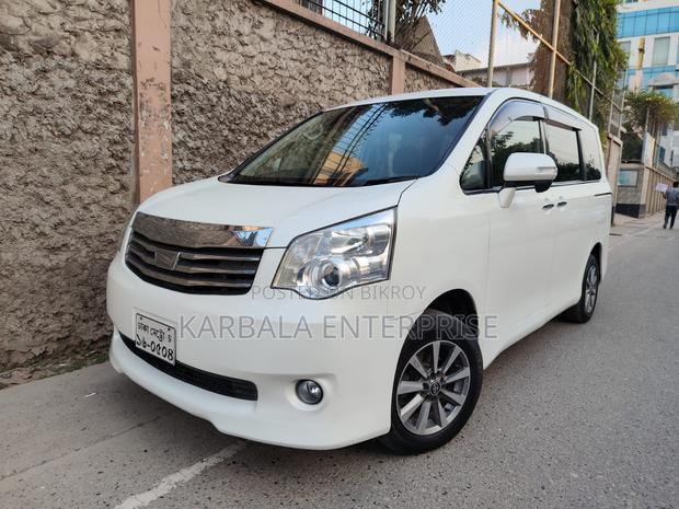 Toyota Noah 2010 Pearl