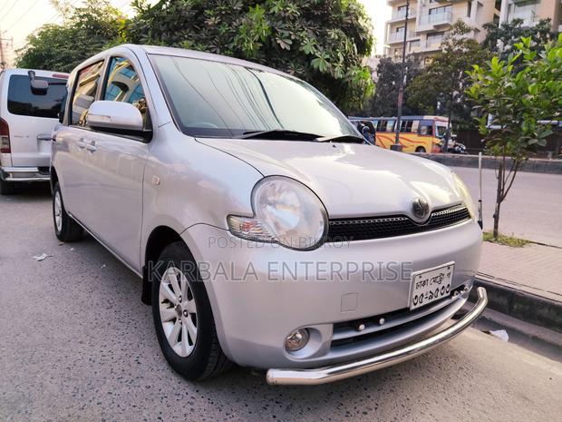 Toyota Sienta 1.5 FWD 2008 Silver