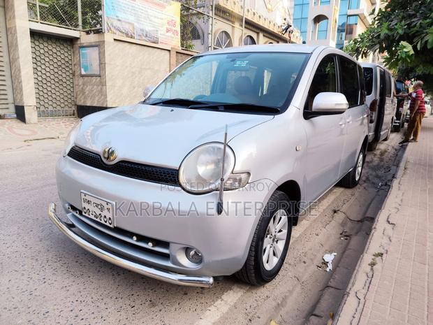Toyota Sienta 1.5 FWD 2008 Silver