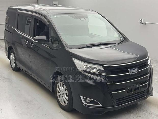 Toyota Noah 1.8 FWD Hybrid (7 seater) 2021 Black
