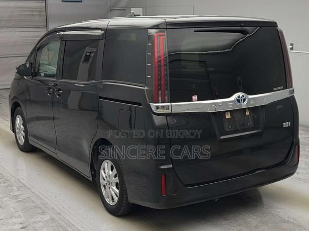 Toyota Noah 1.8 FWD Hybrid (7 seater) 2021 Black