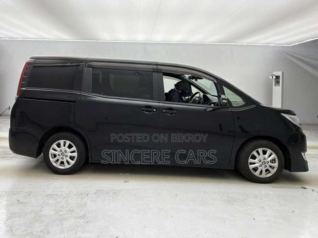 Toyota Noah 1.8 FWD Hybrid (7 seater) 2021 Black