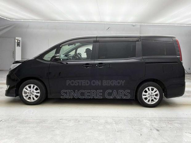 Toyota Noah 1.8 FWD Hybrid (7 seater) 2021 Black