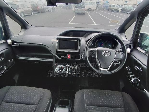 Toyota Noah 1.8 FWD Hybrid (7 seater) 2021 Black