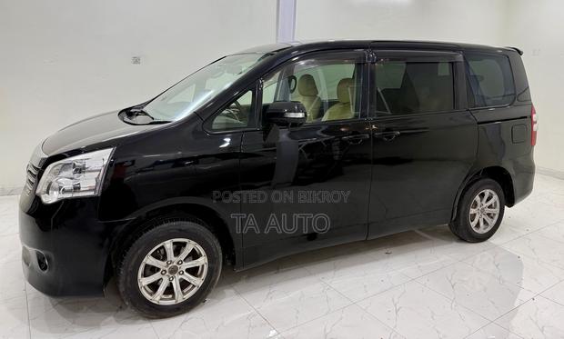 Toyota Noah 2011 Black