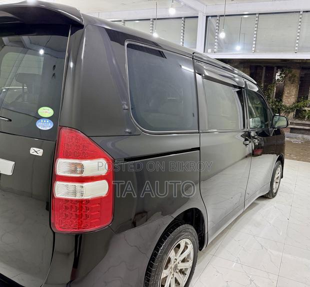 Toyota Noah 2011 Black