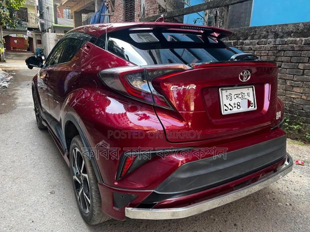 Toyota C-HR 2017 Maroon