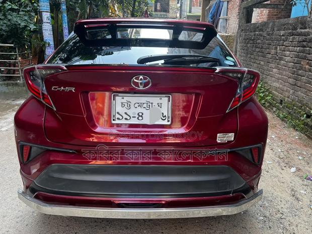 Toyota C-HR 2017 Maroon
