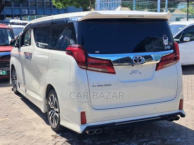 Toyota Alphard 2.5 Hybrid AWD 2020 White