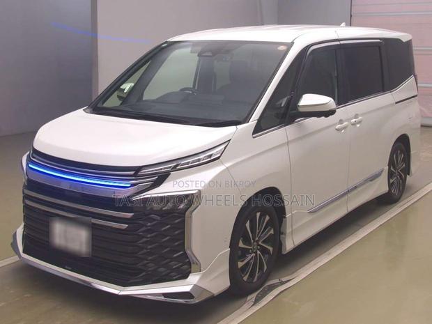 Toyota Voxy Hybrid S-Z E-Four 7-Seater 2022 Pearl