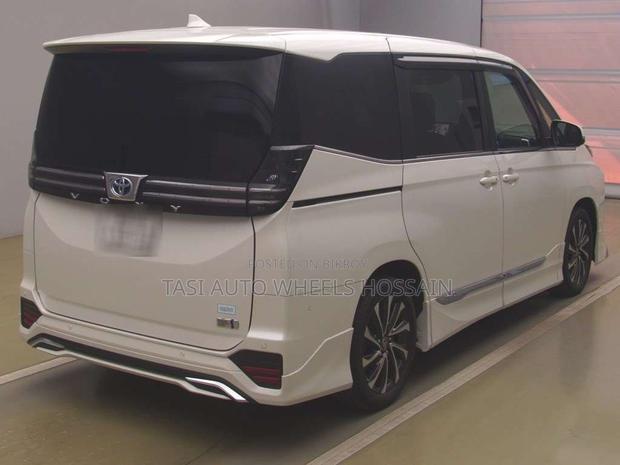 Toyota Voxy Hybrid S-Z E-Four 7-Seater 2022 Pearl