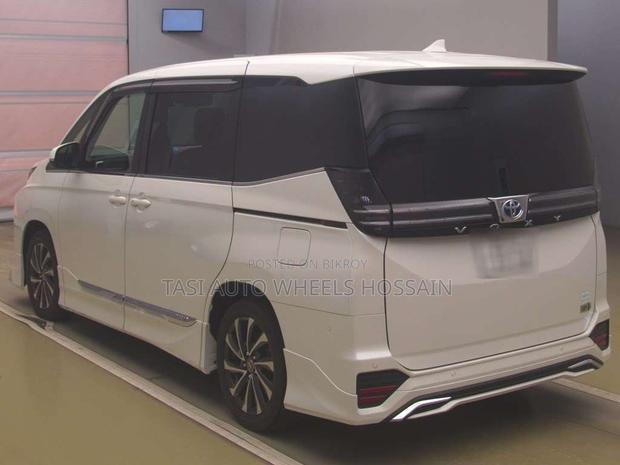 Toyota Voxy Hybrid S-Z E-Four 7-Seater 2022 Pearl