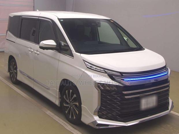 Toyota Voxy Hybrid S-Z E-Four 7-Seater 2022 Pearl