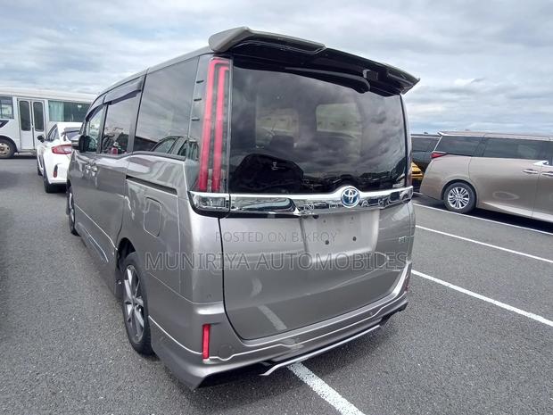 Toyota Noah 1.8 FWD Hybrid (7 seater) 2021 Brown