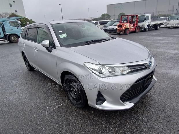 Toyota Corolla Fielder 1.5 Hybrid FWD 2021 Silver