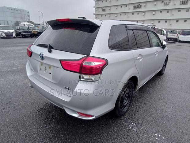 Toyota Corolla Fielder 1.5 Hybrid FWD 2021 Silver