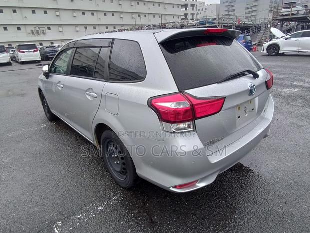 Toyota Corolla Fielder 1.5 Hybrid FWD 2021 Silver