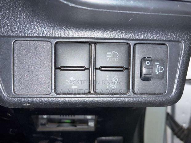 Toyota Corolla Fielder 1.5 Hybrid FWD 2021 Silver