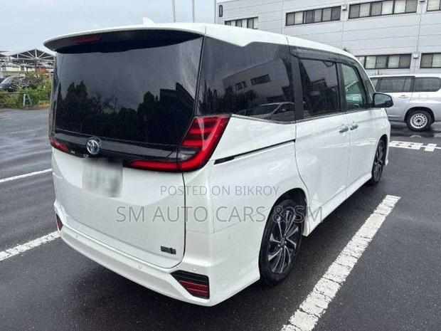 Toyota Noah 2023 Pearl