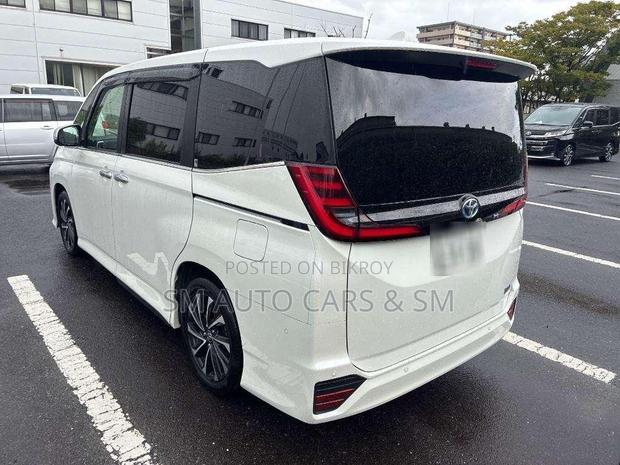 Toyota Noah 2023 Pearl