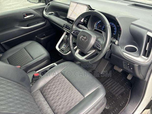 Toyota Noah 2023 Pearl