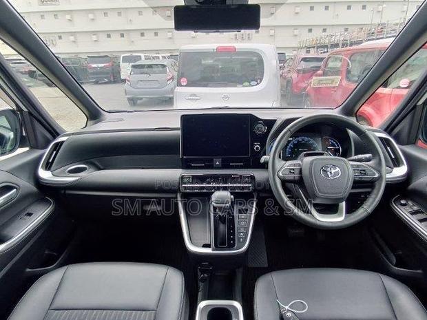 Toyota Noah 2023 Pearl